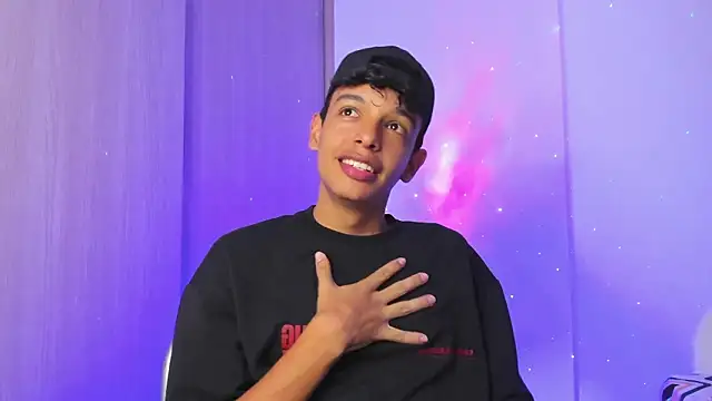 Snapshot of Maxfrost1 chatting on 5, 3, 2026 Maxfrost1 online show from 5, 3, 2026