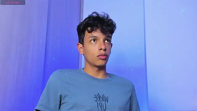 Snapshot of Maxfrost1 chatting on 28, 3, 2026 Maxfrost1 online show from 28, 3, 2026