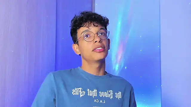 Snapshot of Maxfrost1 chatting on 2, 4, 2026 Maxfrost1 online show from 2, 4, 2026