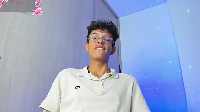 Snapshot of Maxfrost1 chatting on 7, 4, 2026 Maxfrost1 online show from 7, 4, 2026