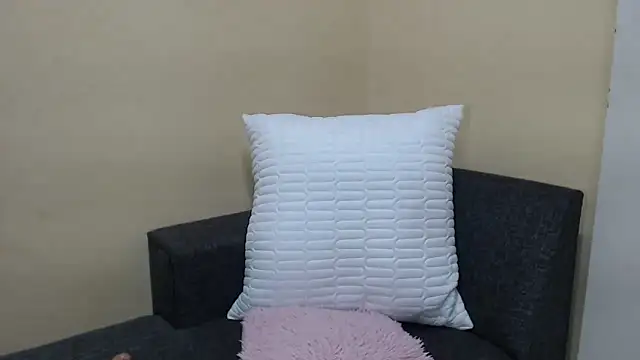 HornyLilHoney online show from 18, 4, 2026
