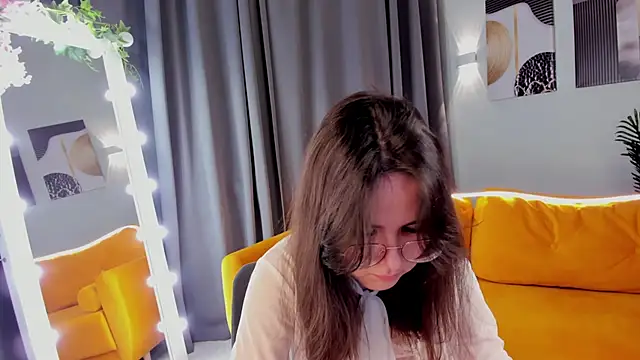 Snapshot of leylamirage chatting on 8, 4, 2026 leylamirage online show from 8, 4, 2026