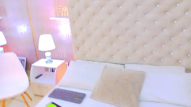 Snapshot of Khloe_Moon chatting on 22, 3, 2026 Khloe Moon online show from 22, 3, 2026