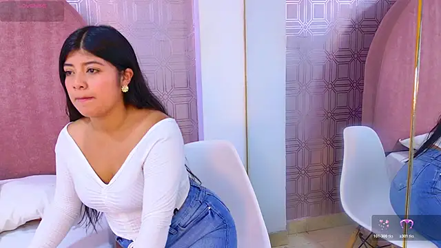 Snapshot of Khloe_Moon chatting on 24, 3, 2026 Khloe Moon online show from 24, 3, 2026