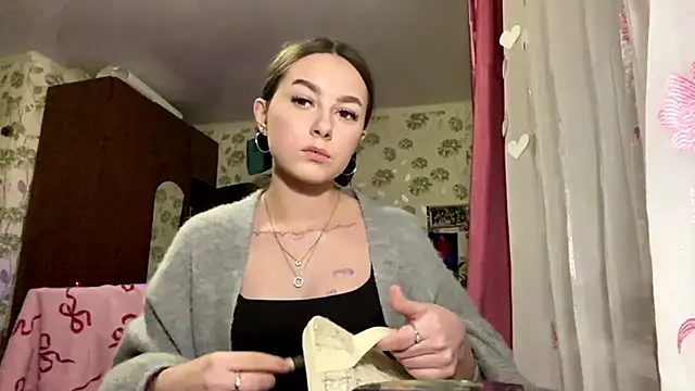 StephaniCute online show from 4, 3, 2026