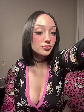 Snapshot of strwbrrymilk chatting on 31, 3, 2026 strwbrrymilk online show from 31, 3, 2026