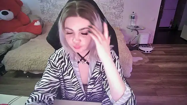 Snapshot of SlankyMic chatting on 27, 3, 2026 SlankyMic online show from 27, 3, 2026