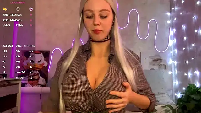 Snapshot of VictoriaDeese chatting on 26, 5, 2026 VictoriaDeese online show from 26, 5, 2026