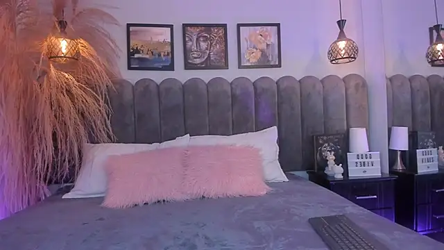 Bella  Peach online show from 29, 4, 2026