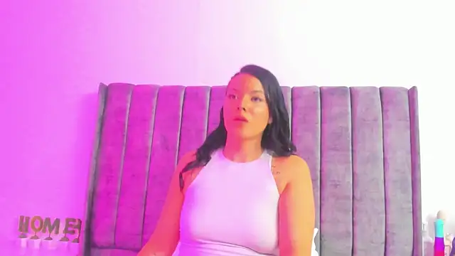 Snapshot of Evelin__thompsson chatting on 12, 5, 2026 Evelin thompsson online show from 12, 5, 2026