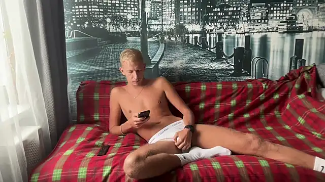 Snapshot of Anton_blond chatting on 28, 4, 2026 Anton blond online show from 28, 4, 2026