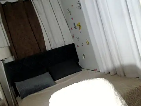 Snapshot of Ur_innocent_womenXxx chatting on 31, 3, 2026 Ur innocent womenXxx online show from 31, 3, 2026