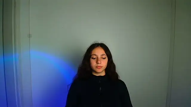KissMeJulia online show from 13, 5, 2026