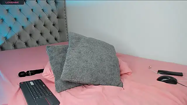eva cutee  online show from 23, 4, 2026