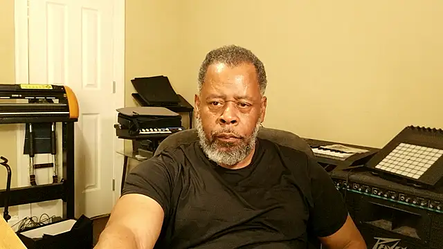 Snapshot of Cleozevo1961 chatting on 27, 4, 2026 Cleozevo1961 online show from 27, 4, 2026