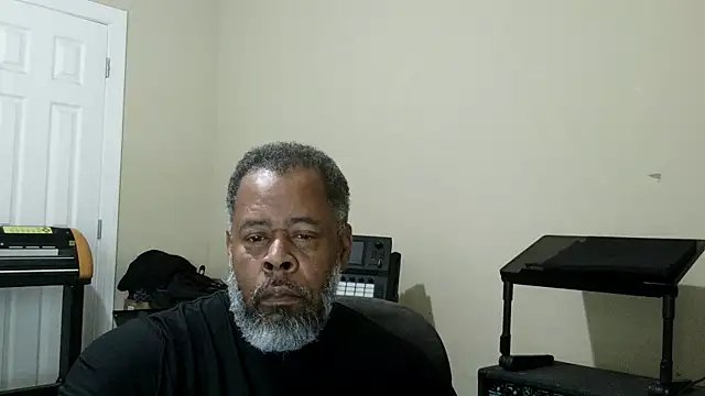 Snapshot of Cleozevo1961 chatting on 6, 5, 2026 Cleozevo1961 online show from 6, 5, 2026