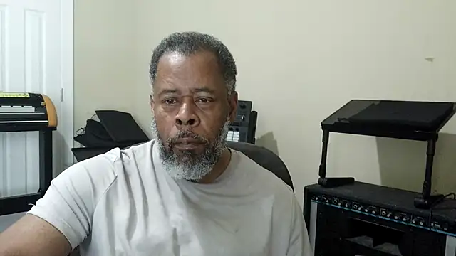 Snapshot of Cleozevo1961 chatting on 7, 5, 2026 Cleozevo1961 online show from 7, 5, 2026