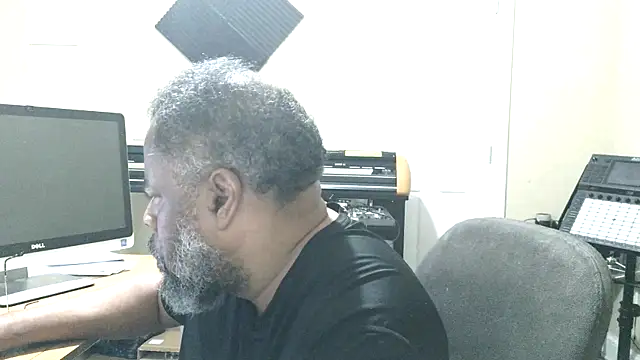 Snapshot of Cleozevo1961 chatting on 20, 5, 2026 Cleozevo1961 online show from 20, 5, 2026