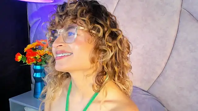 Emili Rousee  online show from 17, 2, 2026