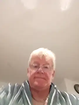 Snapshot of olivbisoumis chatting on 1, 4, 2026 olivbisoumis online show from 1, 4, 2026