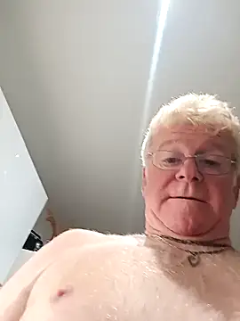 Snapshot of olivbisoumis chatting on 6, 4, 2026 olivbisoumis online show from 6, 4, 2026