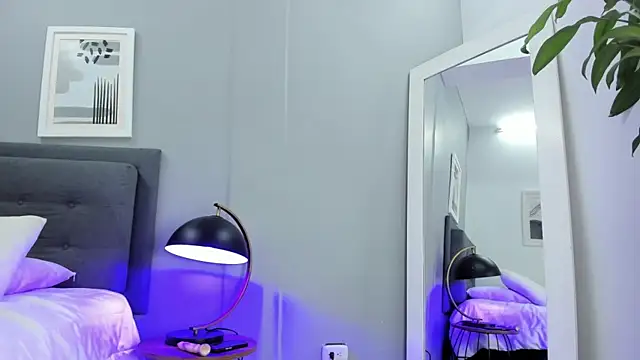 Milo Bloom online show from 3, 4, 2026