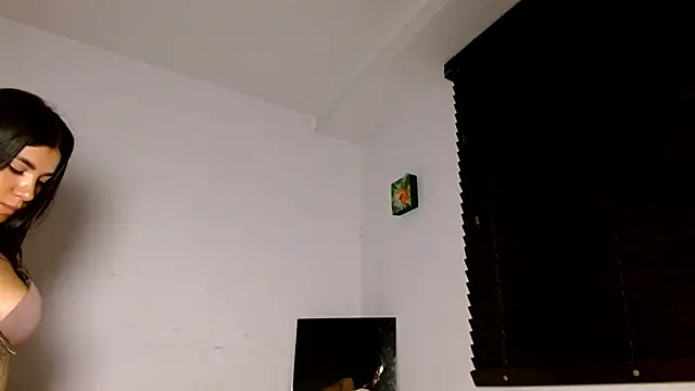 MiaDiamontLatin online show from 16, 5, 2026