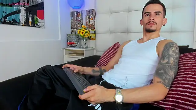 Snapshot of SharonTygaX chatting on 18, 4, 2026 SharonTygaX online show from 18, 4, 2026