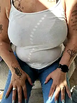 Snapshot of Emma12117 chatting on 5, 3, 2026 Emma12117 online show from 5, 3, 2026