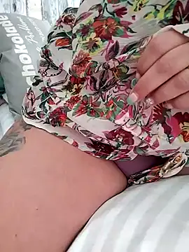 Snapshot of Emma12117 chatting on 5, 4, 2026 Emma12117 online show from 5, 4, 2026