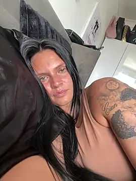 Snapshot of Destinylovex chatting on 9, 4, 2026 Destinylovex online show from 9, 4, 2026