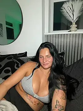 Snapshot of Destinylovex chatting on 12, 4, 2026 Destinylovex online show from 12, 4, 2026