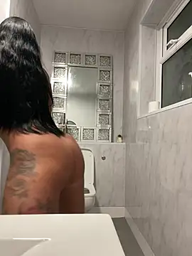 Snapshot of Destinylovex chatting on 13, 4, 2026 Destinylovex online show from 13, 4, 2026