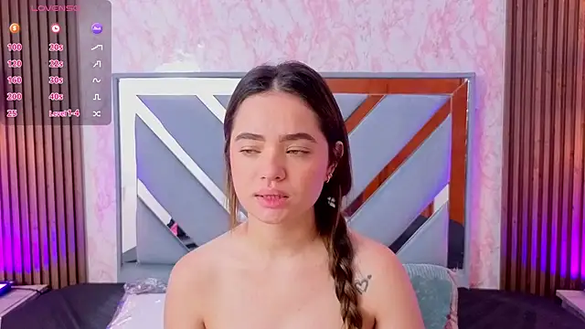 LittleeSara18 online show from 22, 5, 2026