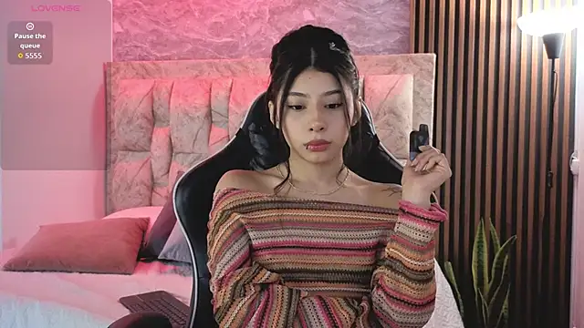 chloe bluee  online show from 11, 5, 2026