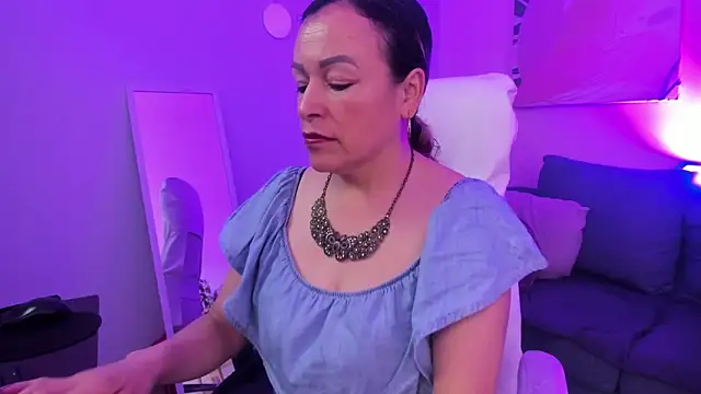 Ivonne 4 online show from 2, 4, 2026