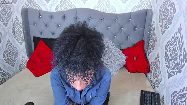 Snapshot of Evaalux chatting on 25, 3, 2026 Evaalux online show from 25, 3, 2026