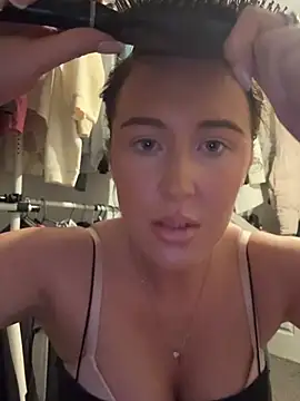 Snapshot of PinkVelvetx chatting on 4, 3, 2026 PinkVelvetx online show from 4, 3, 2026