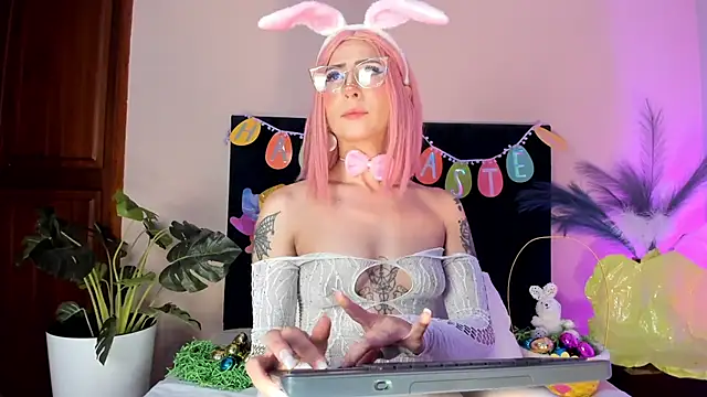 Snapshot of AnnaDenver chatting on 7, 4, 2026 AnnaDenver online show from 7, 4, 2026