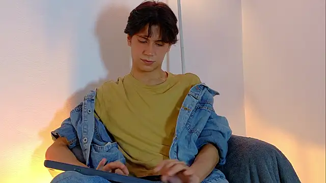 Snapshot of lui_x_dust chatting on 9, 3, 2026 lui x dust online show from 9, 3, 2026