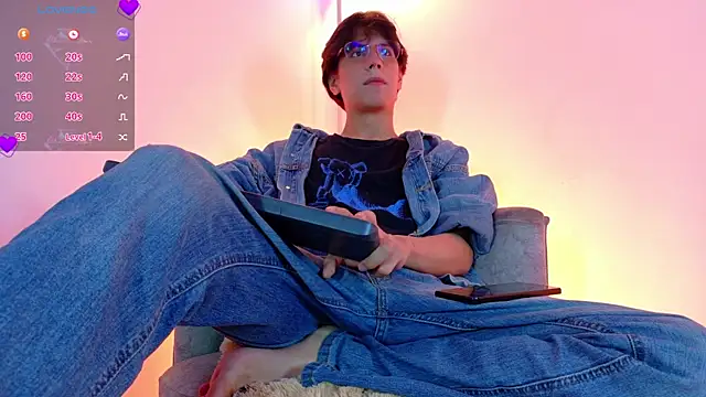 Snapshot of lui_x_dust chatting on 28, 3, 2026 lui x dust online show from 28, 3, 2026