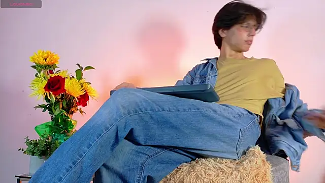 Snapshot of lui_x_dust chatting on 4, 4, 2026 lui x dust online show from 4, 4, 2026