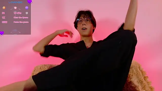 Snapshot of lui_x_dust chatting on 9, 4, 2026 lui x dust online show from 9, 4, 2026