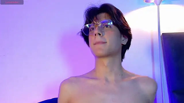 Snapshot of lui_x_dust chatting on 11, 4, 2026 lui x dust online show from 11, 4, 2026