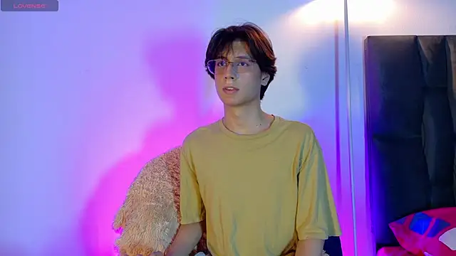 Snapshot of lui_x_dust chatting on 13, 4, 2026 lui x dust online show from 13, 4, 2026