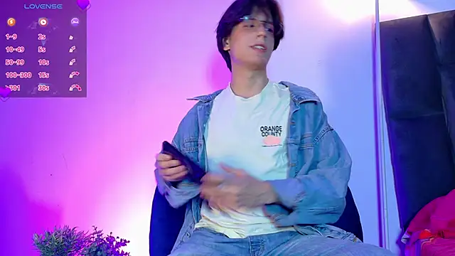 Snapshot of lui_x_dust chatting on 16, 4, 2026 lui x dust online show from 16, 4, 2026