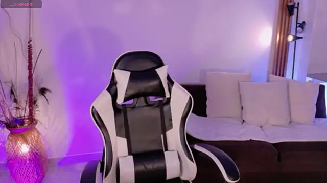 Snapshot of meganlake chatting on 2, 4, 2026 meganlake online show from 2, 4, 2026