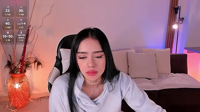 Snapshot of meganlake chatting on 8, 4, 2026 meganlake online show from 8, 4, 2026