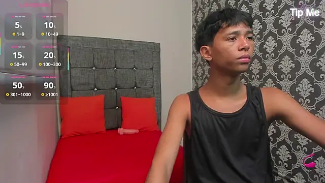 Snapshot of Little_Twink19x chatting on 24, 4, 2026 Little Twink19x online show from 24, 4, 2026