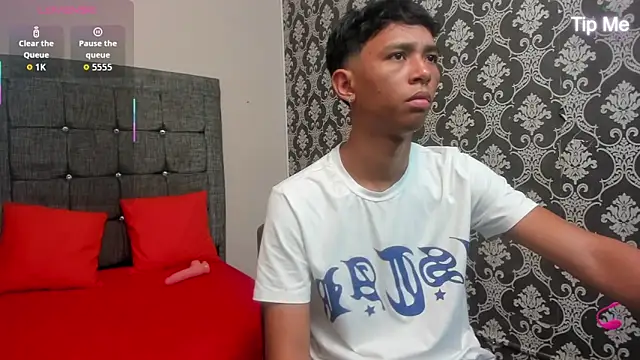 Snapshot of Little_Twink19x chatting on 27, 4, 2026 Little Twink19x online show from 27, 4, 2026
